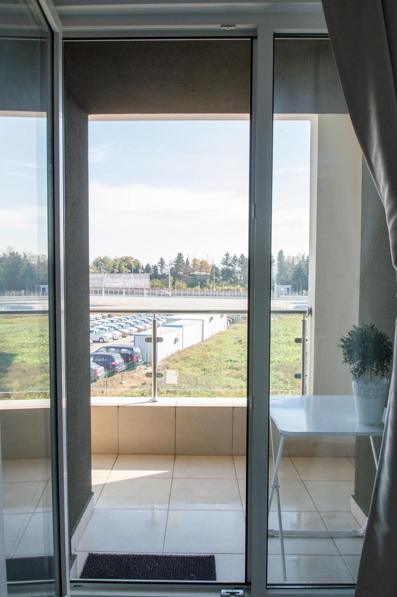 Airport Residence - 5 Mins From Airport أوتوبين المظهر الخارجي الصورة